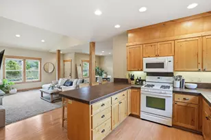 115 Northwest Mount Washington Drive, Bend, OR 97703 - Photo 9