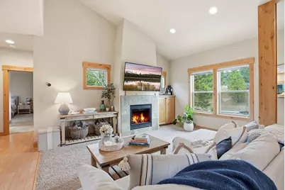 115 NW Mount Washington Drive, Bend, OR 97703 - Photo 3