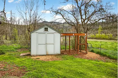 5498 Butte Falls Highway, Eagle Point, OR 97524 - Photo 15
