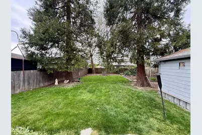 920 SW Pine Street, Grants Pass, OR 97526 - Photo 11