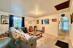 920 SW Pine St, Grants Pass, OR 97526 - Photo 5