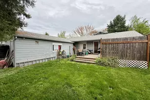 920 SW Pine St, Grants Pass, OR 97526 - Photo 13