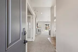 3174 SW Cascade Ave, Redmond, OR 97756 - Photo 3