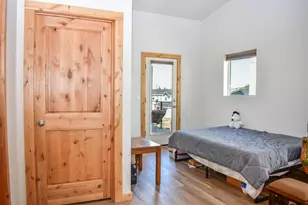 310 E Rapp Rd, Talent, OR 97540 - Photo 5