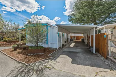 325 Sandlewood Drive, Grants Pass, OR 97526 - Photo 3