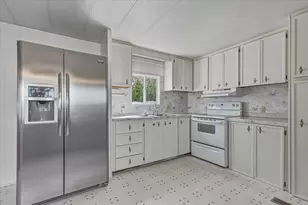 325 Sandlewood Dr, Grants Pass, OR 97526 - Photo 13