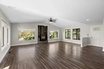 697 E Intervale Road, Grants Pass, OR 97527 - Photo 7