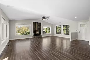 697 E Intervale Rd, Grants Pass, OR 97527 - Photo 7