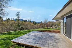 697 E Intervale Rd, Grants Pass, OR 97527 - Photo 27