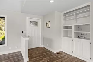 697 E Intervale Rd, Grants Pass, OR 97527 - Photo 5