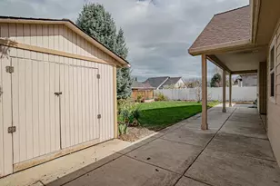 995 Pumpkin Ridge Dr, Eagle Point, OR 97524 - Photo 7