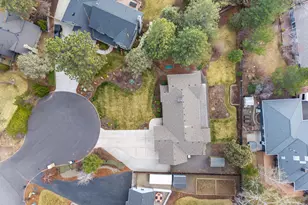 21181 Cultus Mountain Ct, Bend, OR 97702 - Photo 9