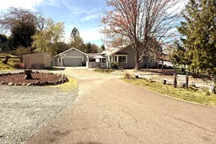 2200 Mayfield Dr, Grants Pass, OR 97527 - Photo 23