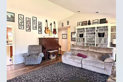 2200 Mayfield Drive, Grants Pass, OR 97527 - Photo 9