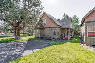 1612 Prairie Falcon Dr, Redmond, OR 97756 - Photo 1