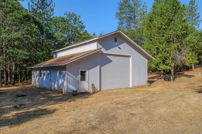 1030 Red Mountain Drive, Grants Pass, OR 97526 - Photo 3