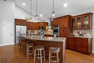 1025 McPhearson Ln, Medford, OR 97504 - Photo 11