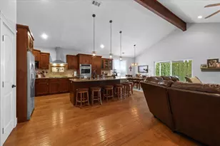 1025 McPhearson Ln, Medford, OR 97504 - Photo 9