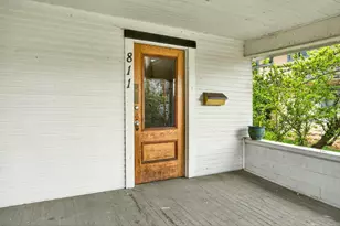 811 NW 5th St, Grants Pass, OR 97526 - Photo 3