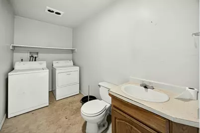 811 NW 5th Street, Grants Pass, OR 97526 - Photo 15