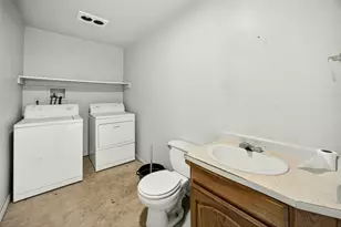 811 NW 5th St, Grants Pass, OR 97526 - Photo 15