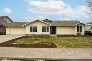 730 NW 19th Pl, Redmond, OR 97756 - Photo 1