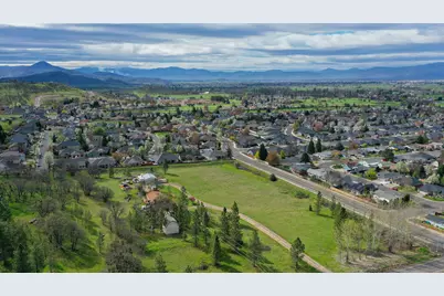 1050 Azure Way, Eagle Point, OR 97524 - Photo 37