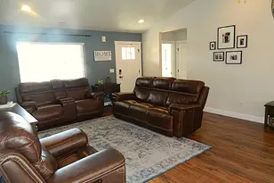 2839 Glacier Dr, Klamath Falls, OR 97603 - Photo 5