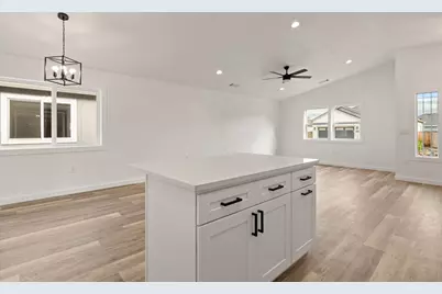 221 Christopher Way, Talent, OR 97540 - Photo 13