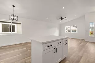 221 Christopher Way, Talent, OR 97540 - Photo 13