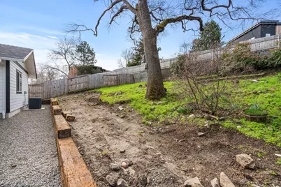 221 Christopher Way, Talent, OR 97540 - Photo 23