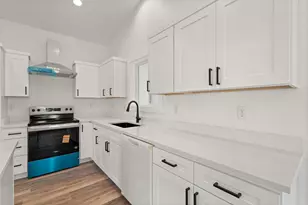 221 Christopher Way, Talent, OR 97540 - Photo 11