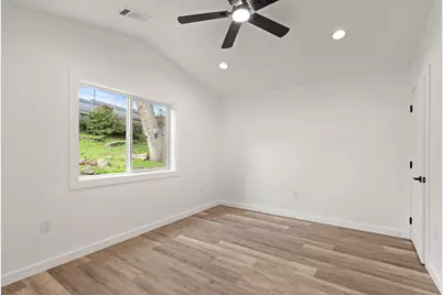 221 Christopher Way, Talent, OR 97540 - Photo 17