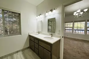 2069 NE Hollowtree Ln, Bend, OR 97701 - Photo 9