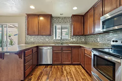 450 Freeman Road, Central Point, OR 97502 - Photo 9