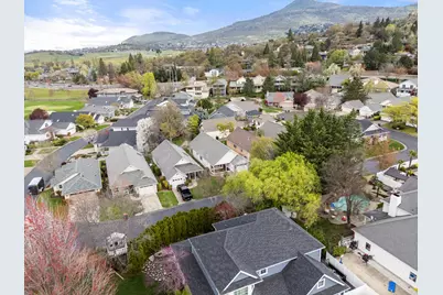 3535 S Village Drive, Medford, OR 97504 - Photo 33