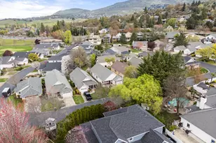 3535 S Village Dr, Medford, OR 97504 - Photo 33