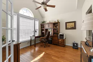3773 Creek View Dr, Medford, OR 97504 - Photo 17