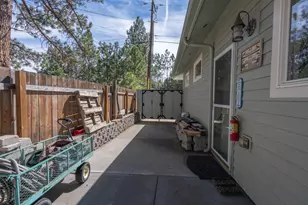 60655 River Bend Dr, Bend, OR 97702 - Photo 9