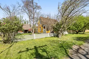 220 8th St, Jacksonville, OR 97530 - Photo 5