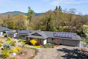 620 NW Morgan Ln, Grants Pass, OR 97526 - Photo 1