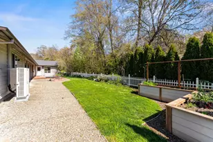 620 NW Morgan Ln, Grants Pass, OR 97526 - Photo 31