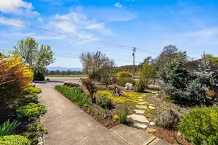 620 NW Morgan Ln, Grants Pass, OR 97526 - Photo 3