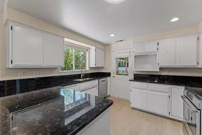 620 NW Morgan Lane, Grants Pass, OR 97526 - Photo 9