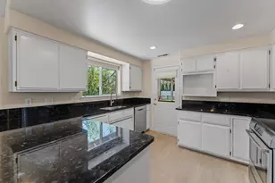 620 NW Morgan Ln, Grants Pass, OR 97526 - Photo 9