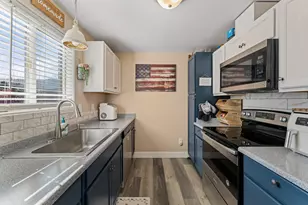 1037 Vista Dr, Grants Pass, OR 97527 - Photo 9