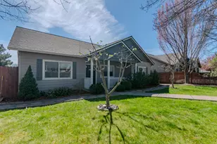 584 Barton Rd, Eagle Point, OR 97524 - Photo 3