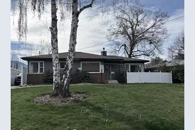 727 NE Memorial Drive, Grants Pass, OR 97526 - Photo 1