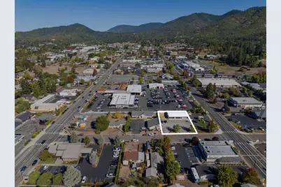 126 NE Steiger Street, Grants Pass, OR 97526 - Photo 3