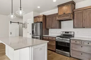 3844 Arena Dr, Medford, OR 97504 - Photo 7